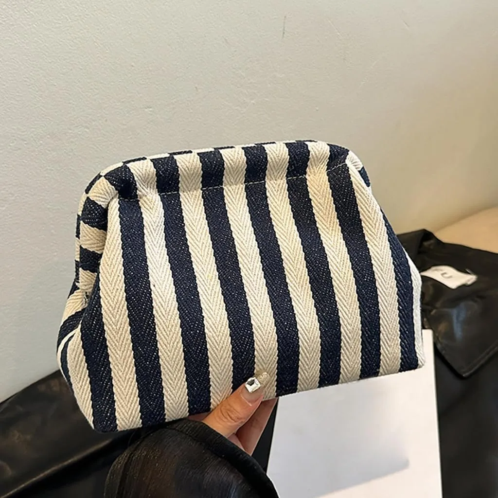 Compact and Stylish Crochet Handbag for Women Knitted Dumpling Clutch Purse Fashionable Makeup Bag Cosmetic Pouches