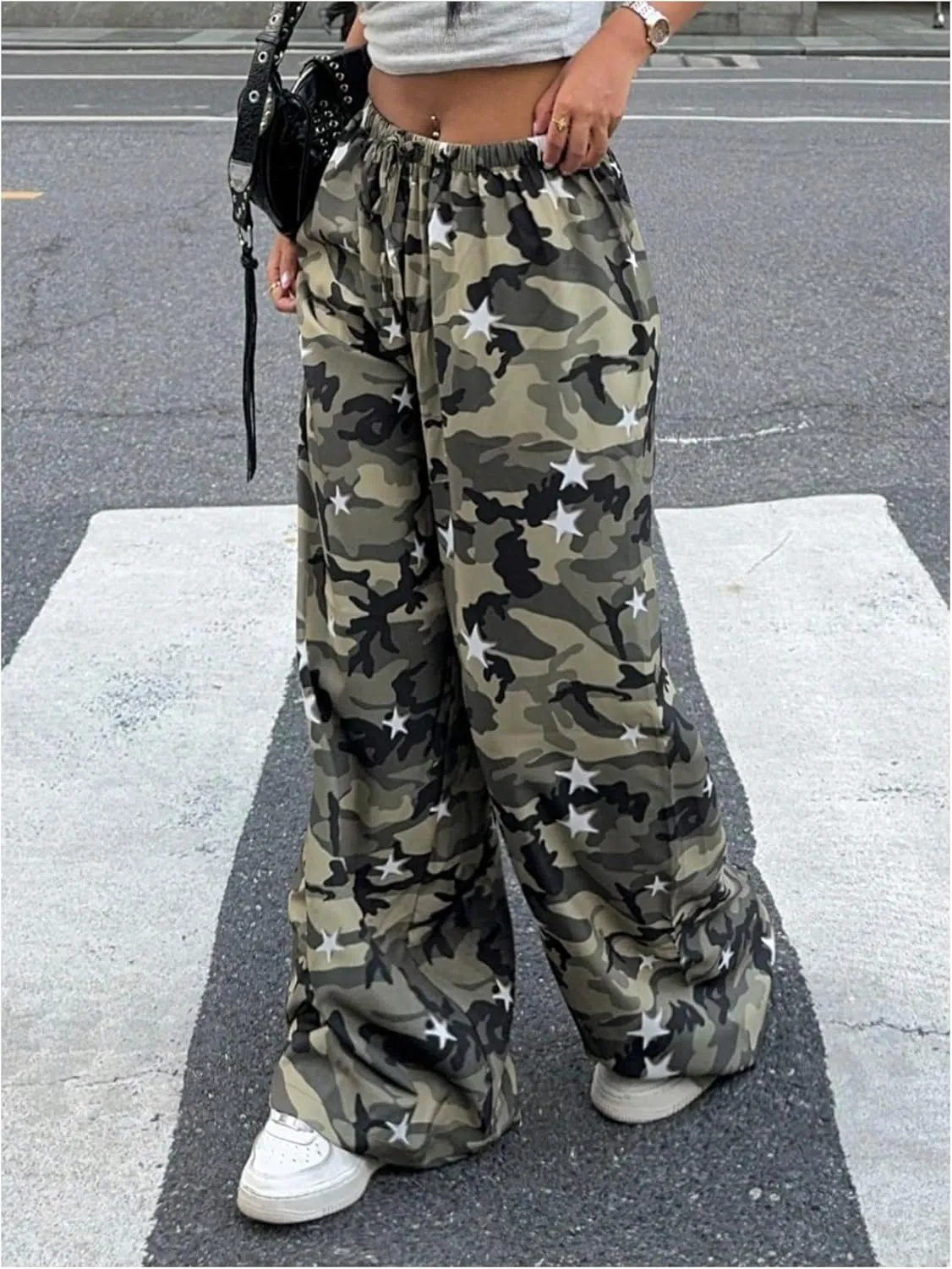 WDIRARA Women's Camouflage Star Print Baggy Pants High Rise Wide Leg Trousers Elastic Waist Bottoms
